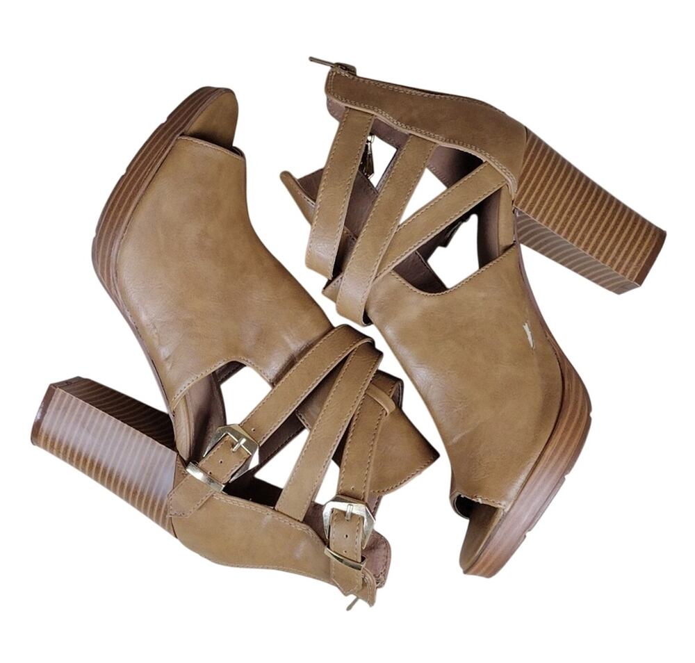 Charlotte Russe Taylor Wedge Sandals Women’s 8 Tan Open Toe Boho Chic Summer